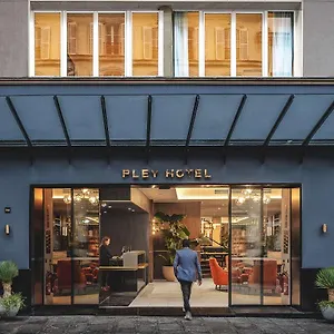 Pley 4*, Paris Fransa
