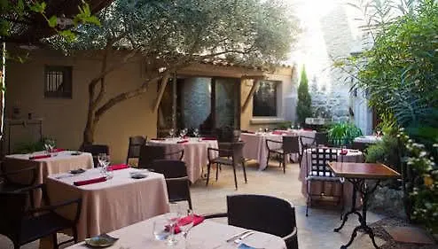 Oda ve Kahvaltı La Prevote - Hotel Particulier & Restaurant LʼIsle-sur-la-Sorgue